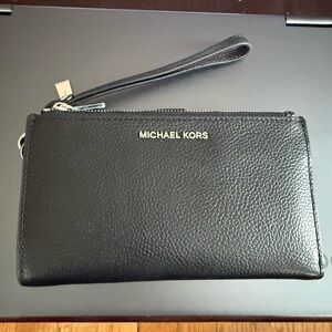 Michael Kors - Adele Black Leather Smartphone wallet